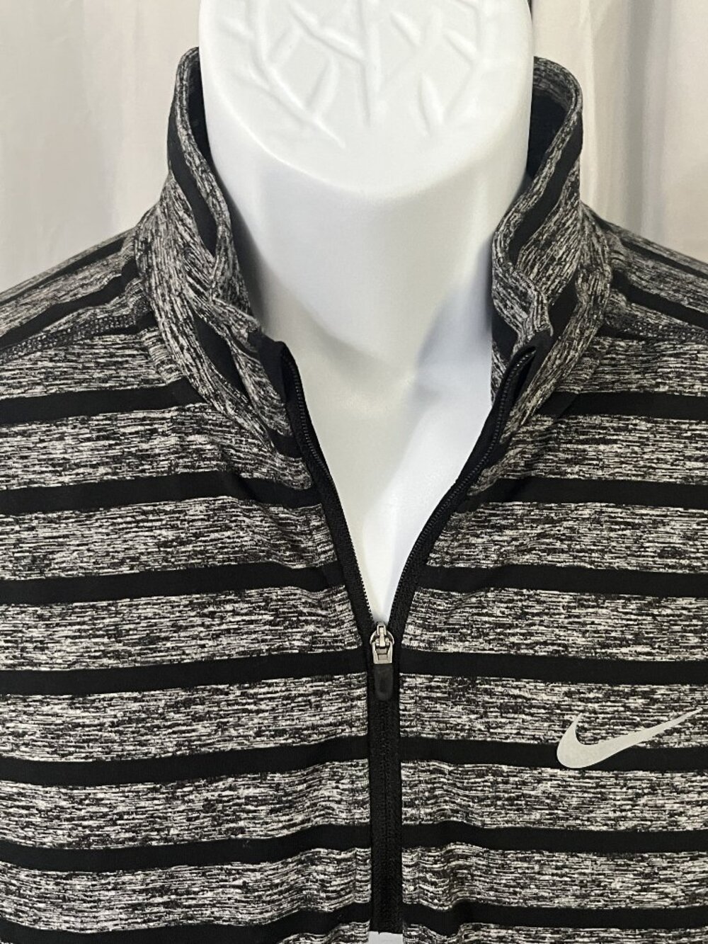 ⚡ Nike Running Men’s Gray Black Silver 1/4 Zip Pullover Jacket Medium M EUC ⚡